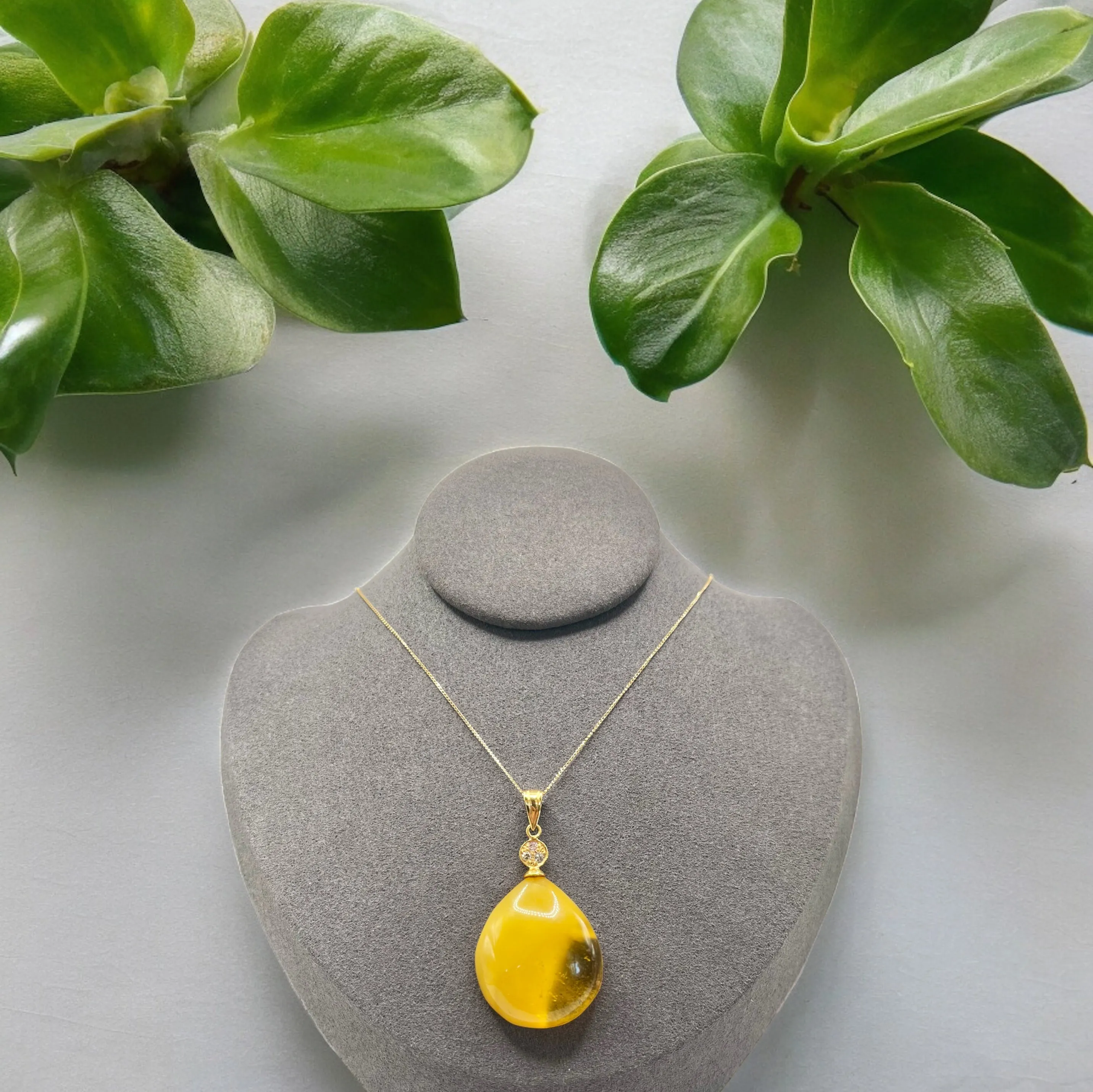 YELLOW AMBER ADJUSTABLE JAPAN NECKLACE